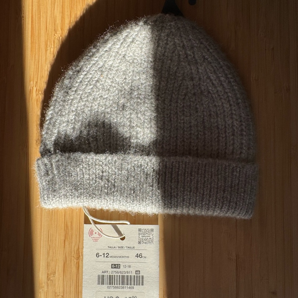 Brand New Zara baby basic knit hat / 6-12 months